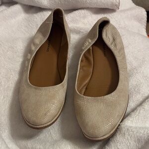 Lucky Brand Beige Textured Loafers